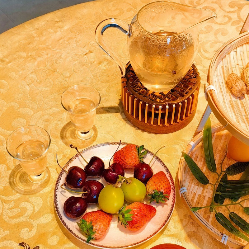 夏日果茶搭配玻璃公道杯，清甜茶饮伴盛夏时光